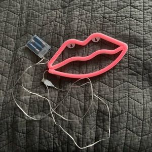 🦋HOME DECORE 3 FOR $20🦋 Neon light lips